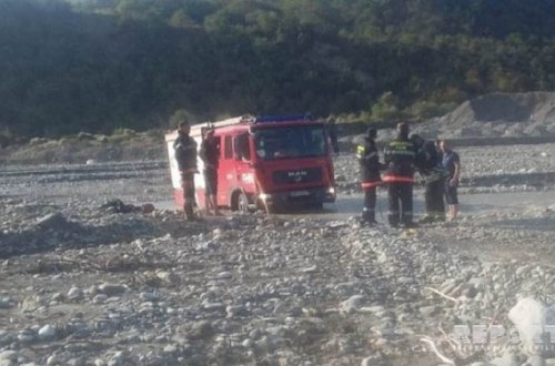 FHN-in yanğını söndürməyə gedən maşını çayda batdı — VİDEO