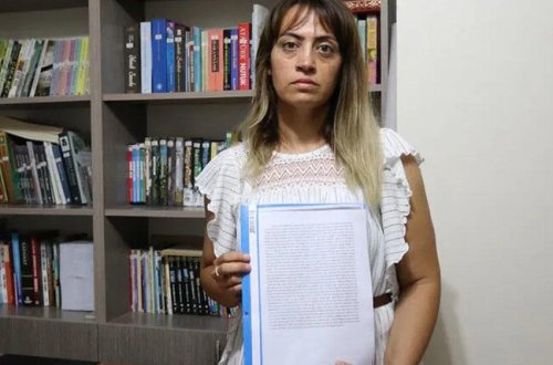 Şagirdin nənəsi hər kəsin gözü önündə müəllimi şillələdi - Səbəbi TƏƏCCÜBLƏNDİRDİ - VİDEO