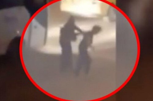 Taksi sürücüsü qadın sərnişini vəhşicəsinə döydü - VİDEO