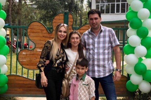 Манана опубликовала семейное фото и поздравила всех с началом учебного года - ФОТО