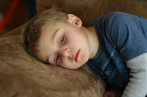 Altı yaşlı uşaq bir həftə anasının meyiti ilə yaşayıb