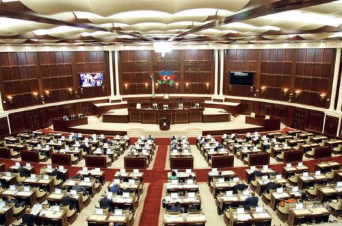 Deputatların pensiyası artırıldı