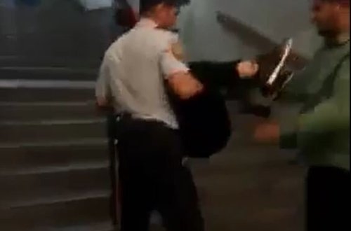 Bakı metrosunda həyəcanlı anlar - Polis qızı belə xilas etdi - VİDEO