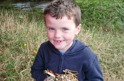 Школьник нашел в реке драгоценности