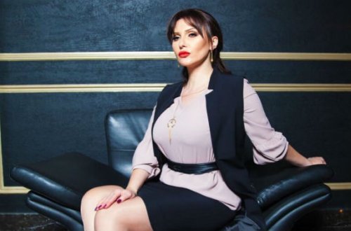 Çimnazın sinəsi açıq fotosu — BƏYƏNİLDİ
