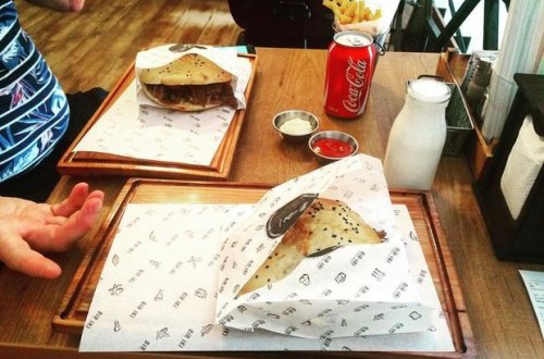 Zəhərlənməyə görə Bakıdakı məşhur dönərxana bağlandı - Araşdırma başladı