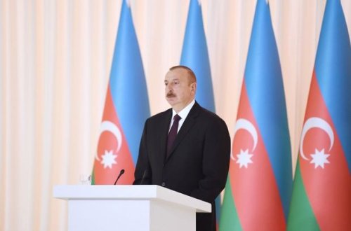 İlham Əliyev Neftçilər günü münasibətilə keçirilən mərasimdə