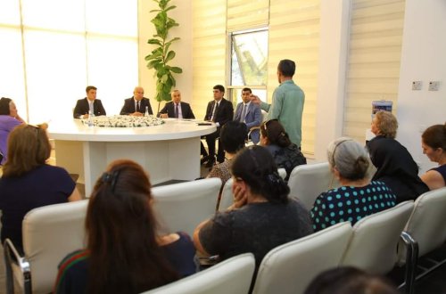 Azay Quliyev seçicilərini qəbul edib