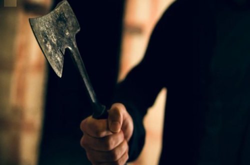 В Баку свекор зарубил невестку топором