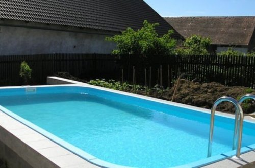 Девушка обнажилась перед парнем подруги и отомстила ей