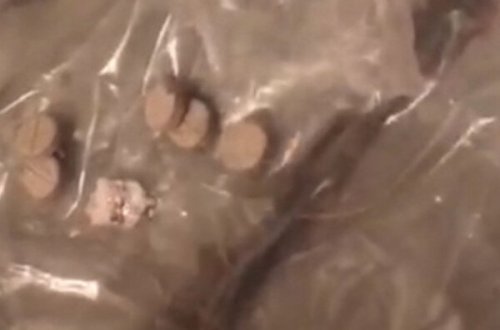 Həbsxanaya bibər turşusunda narkotik keçirmək istədi...