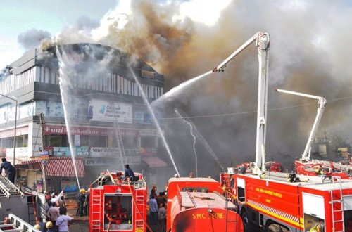 SON DƏQİQƏ: Doğum evində DƏHŞƏTLİ YANĞIN - Çox sayda yeni doğulmuş körpə öldü / VİDEO