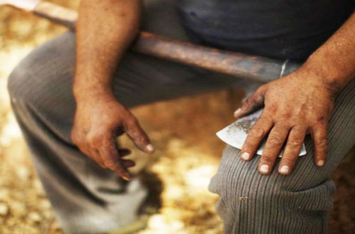 Qayınata 30 yaşlı gəlinini buna görə baltalayıb - Təfərrüat