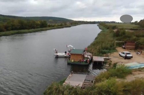 30 yaşlı gənc üzən ev hazırladı - VİDEO