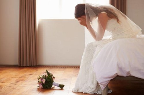 Gəlin bəyi atıb, toyun musiqiçisi ilə sevgili oldu - FOTO