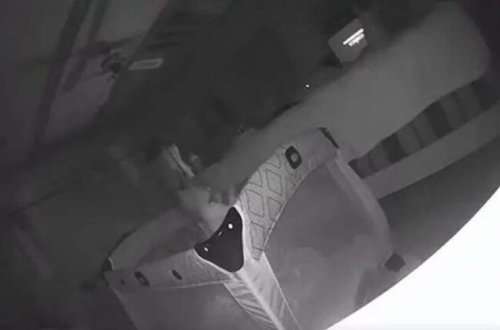 Üzündə cızıqlar yaranan körpənin otağına kamera qoydular - ŞOK EDƏN GÖRÜNTÜ - VİDEO