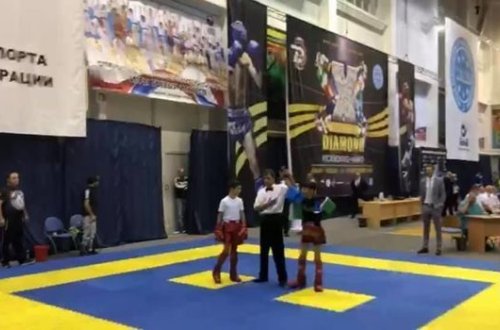 Так азербайджанский кикбоксер победил армянина - ВИДЕО