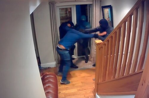 35 yaşlı Asif həyat yoldaşını yalın əllə 4 silahlıdan belə qorudu - VİDEO