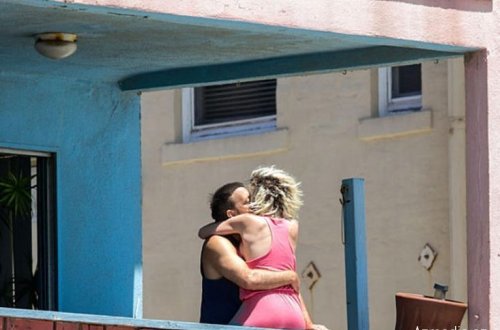 İntim münasibət zamanı bədbəxt hadisə - Evinə kişi gətirən gəlinin çılpaq cəsədi tapıldı - FOTO