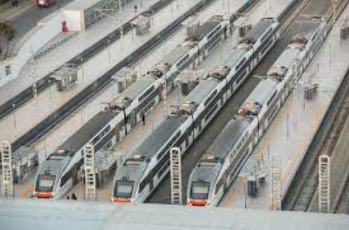 Dəmir yolu şəhərətrafı metro funksiyasını öz üzərinə götürə bilər - RƏYLƏR