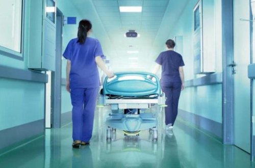 Bakıda döyülən vəzifəli şəxs xəstəxanada öldü