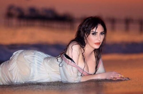 Çimnaz çılpaq fotosunu paylaşaraq sevgidən şikayət etdi