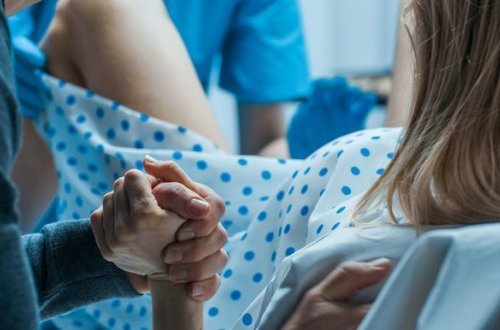 В Баку скончались роженица и ее ребенок