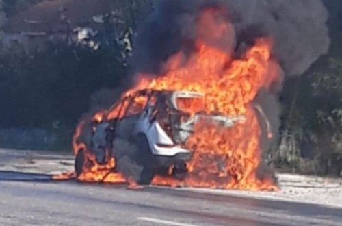 Hərəkətdə olan “Range Rover” belə kül oldu – ANBAAN GÖRÜNTÜ