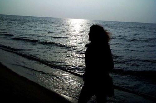 В Баку девушка умерла на берегу моря