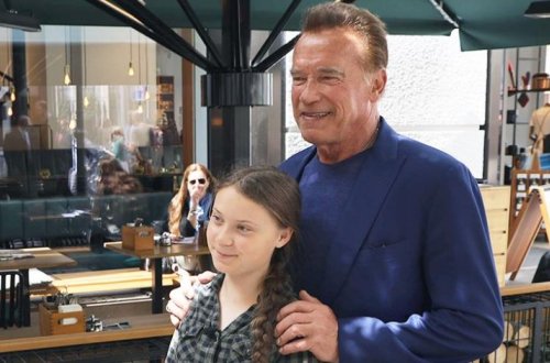 Шварценеггер подарил Грете Тунберг электрокар Tesla – ФОТО