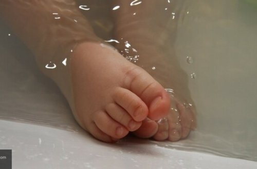 İnternatda uşaq qaynar suda yanaraq öldü