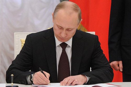 Putin Xəzər Konvensiyasının ratifikasiyası haqqında qanunu imzaladı