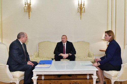 Prezident İlham Əliyev ölkəmizdə keçirilən növbəti siyahıyaalınmada iştirak edərək siyahıyaalınma və sorğu vərəqələrinin suallarını cavablandırıb