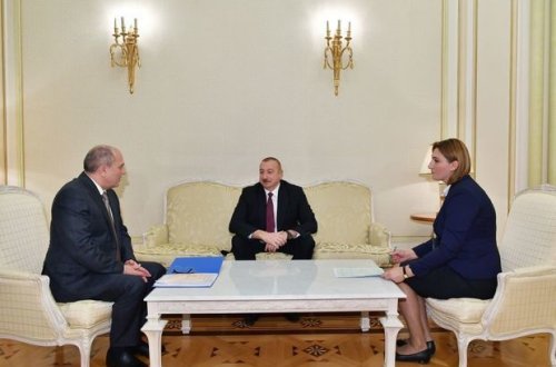 Президент принял участие в переписи и ответил на вопросы переписного листа