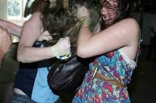 Bakı metrosunda biabırçılıq - qızlar saçyolduya çıxdı - VİDEO