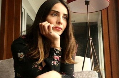 Türkiyəli aktrisa ayaqyolundan FOTO paylaşdı, qınadılar