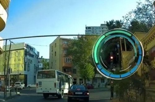 Bakıda avtobus sürücüsü qaydaları belə pozdu - VİDEO