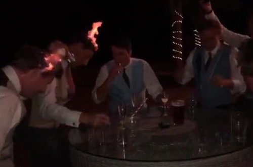 Гости на свадьбе поочередно подожгли себя - ВИДЕО