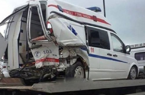 Saatlıda təcili yardım maşını “Mercedes”lə toqquşdu