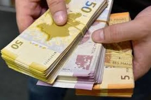 Aylıq əməkhaqqı 1000 manatdan çox olan müəllimlərin sayı açıqlandı