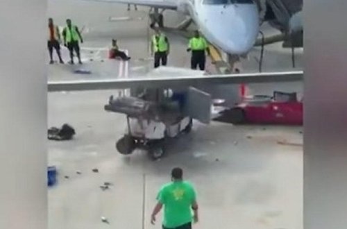 Aeroportda qorxunc anlar: yük maşını idarəetməni itirdi... - VİDEO