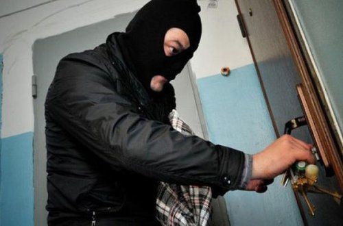 Qusarda evdən 15 min manatlıq qızıl-zinət əşyaları oğurlandı