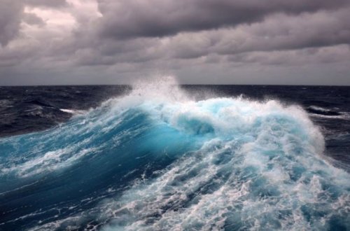 SOCAR: В связи с сильным ветром с моря эвакуированы 150 нефтяников