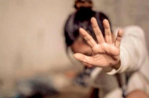 18 yaşlı qızı döyüb yol kənarına atdılar