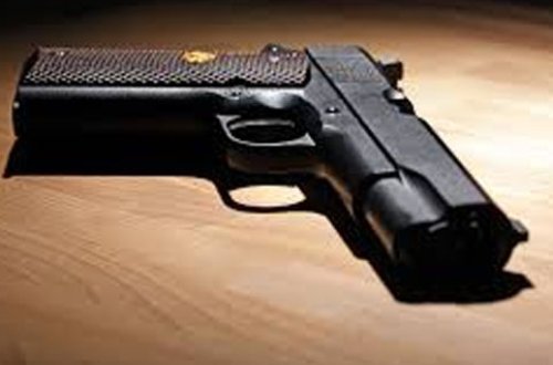 Bakıda qadının çantasından tapança tapıldı