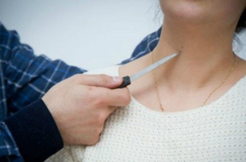 Gəncədə ər arvadının boğazını kəsdi