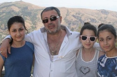 Сестры Хачатурян показали, как убивали отца-тирана – ВИДЕО