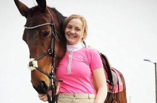 Qız sevimli atını bişirib yedi - FOTO