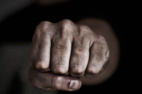 Bakıda səkkiz nəfər supermarketin mühafizəçisini döydü