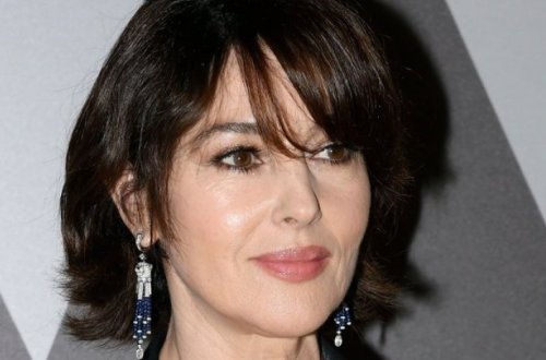 Моника Беллуччи в прозрачным топе с декольте вышла в свет – ФОТО